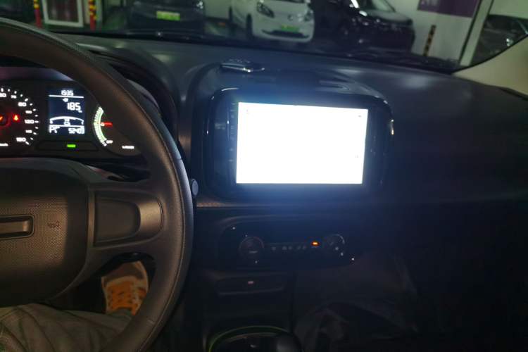 Used Roewe Clever 2021 302 km New Four-Seater Super-Efficient Version Audio And AC Panel