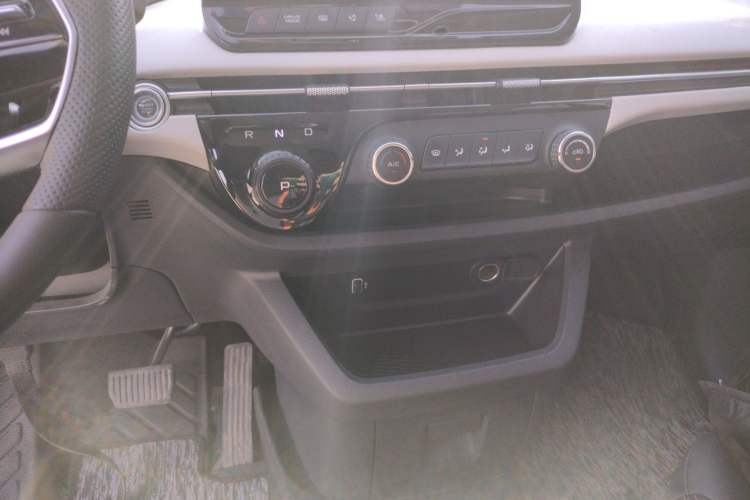 Used Bestune NAT 2023 PRO Enjoy Travel Battery-Swap Version 401km Gear Lever