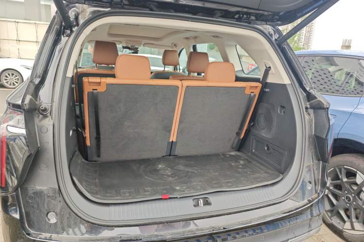 Used Hongqi HS7 PHEV 2025 Model 2.0T PHEV Four-Wheel Drive 2 Million Units Commemorative Edition 6-Seater Trunk