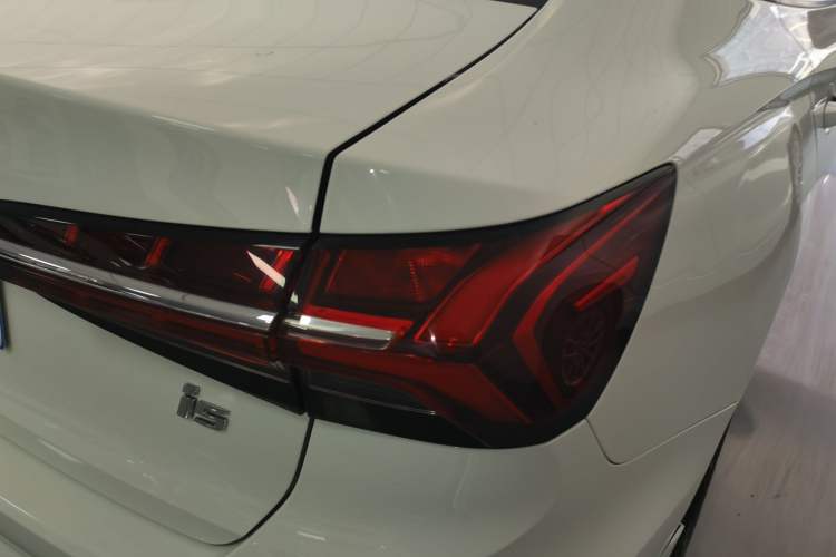 Used Roewe i5 2021 1.5L CVT Platinum Edition Right Rear Taillight