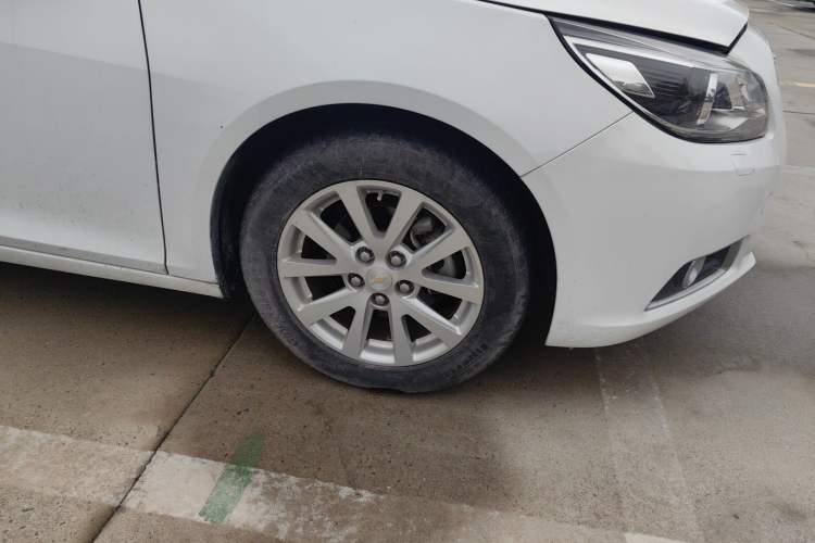 Used Chevrolet Malibu 2014 2.0L Automatic Luxury Edition Right Front Wheel Hub