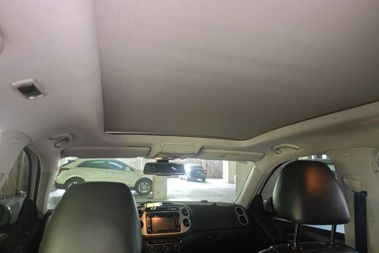 Used Volkswagen Tiguan 2015 1.8TSI Automatic Two-Wheel Drive Luxury Model Headliner