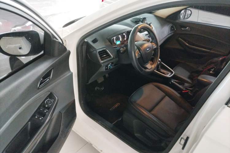 Used Ford Escort 2015 1.5L Automatic Fashion Model