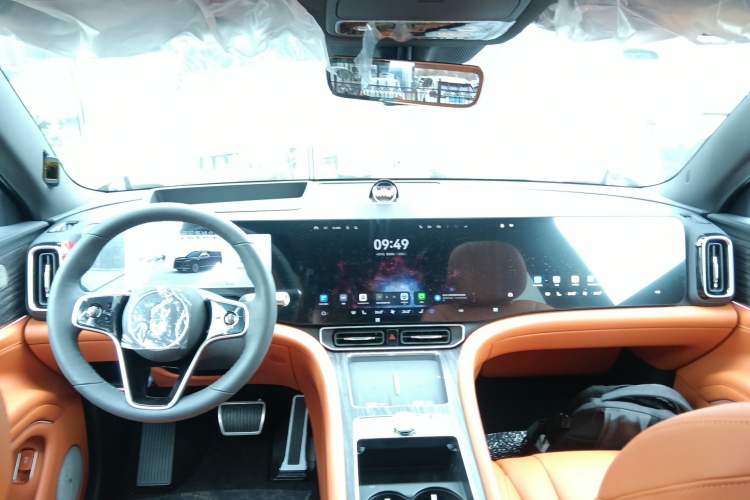 Used Hima AITO M9 2025 Extended-Range Max Version 52 kWh 6-Seater Edition Center Console