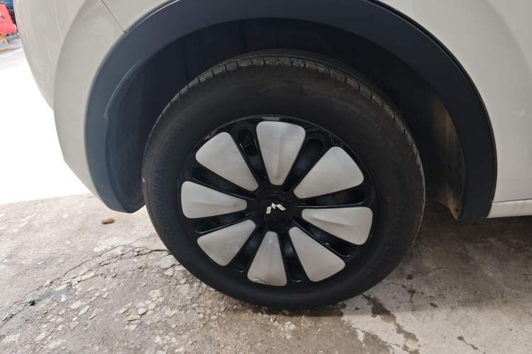 Used Wuling Bingo 2023 203km Comfort Edition Right Rear Wheel Hub