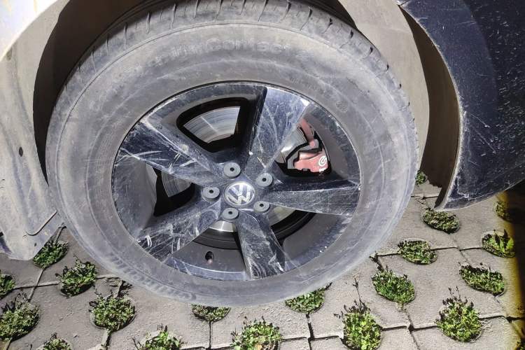 Used Volkswagen Lavida 2013 Revised Classic 1.6L Manual Fashion Edition Right Front Wheel Hub