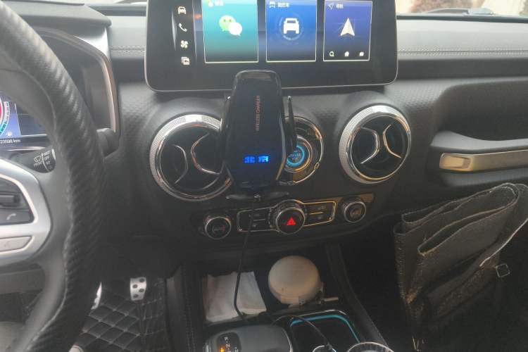 Used BAIC Off-Road BJ40 2023 2.0T Automatic Four-Wheel Drive Urban Hunter Edition Chivalrous Type Audio And AC Panel