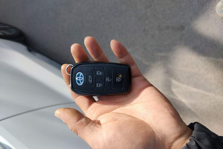 Used Toyota Granvia 2022 2.5L Hybrid Flagship Edition