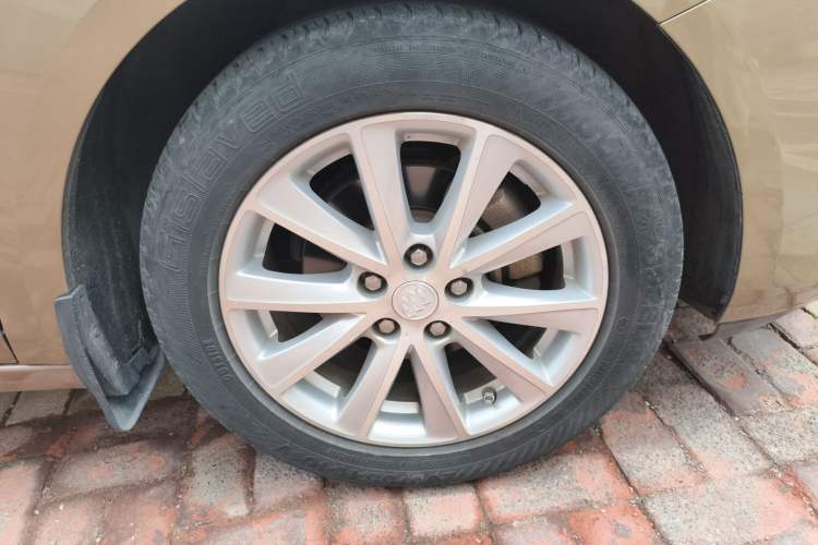 Used Buick Verano 2015 Sedan 20T Dual-Clutch Leading Model Right Front Wheel Hub