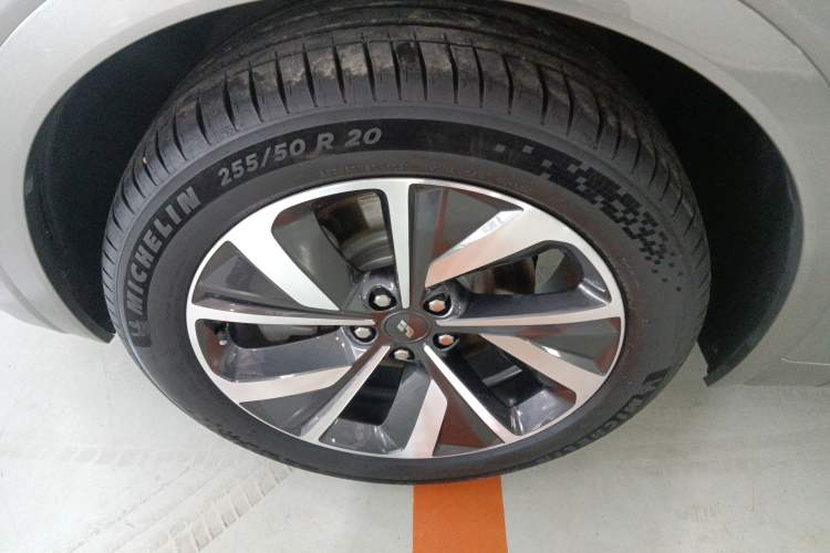 Used Li Auto ONE 2021 Extended-Range 6-Seater Version Left Front Wheel Hub