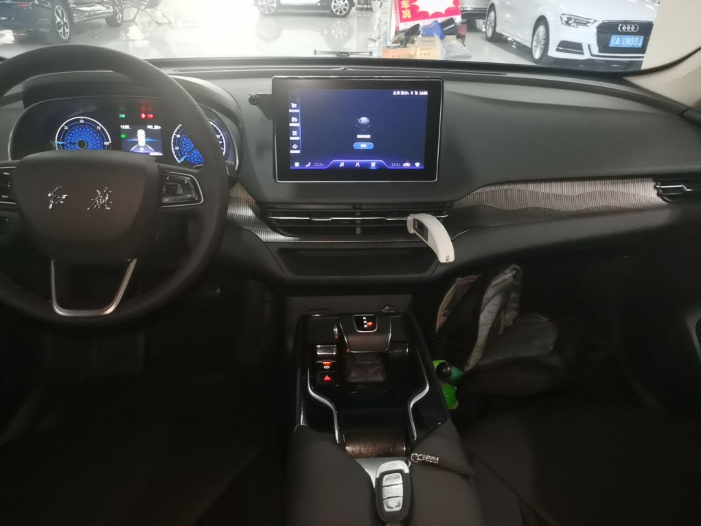 Hongqi E-QM5 2023 Base Travel Edition — снимка 15