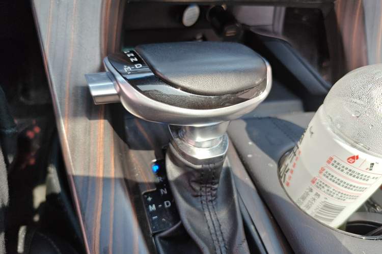 Used Toyota Avalon 2019 2.0L XLE Premium Edition China VI Gear Lever