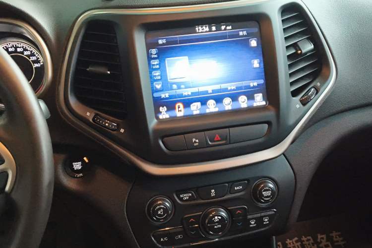 Used Jeep Cherokee 2016 2.0L Superior Edition