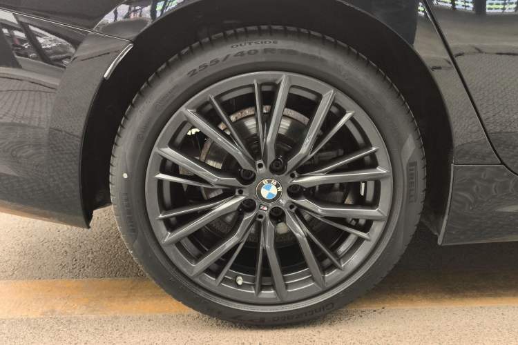 Used BMW 3 Series 2022 Restyled 325Li M Sport Night Edition Package Right Rear Wheel Hub