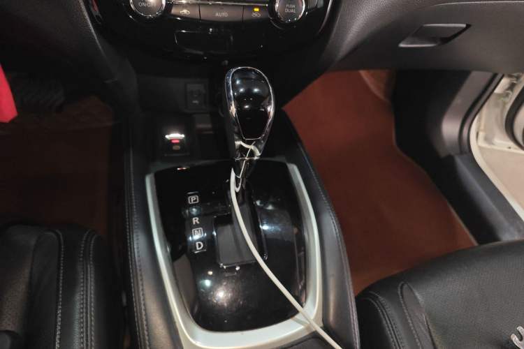 Used Nissan X-Trail 2019 2.0L CVT Smart Connect Comfort Edition 2WD Gear Lever