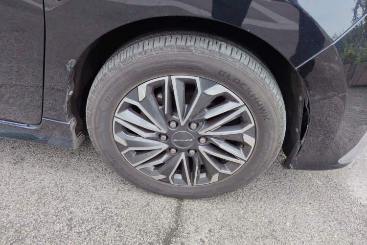 Used SAIC MAXUS G20 2021 PLUS 2.0T Gasoline Automatic ZhiZun Edition Right Front Wheel Hub