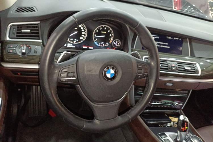 Used BMW 5 Series GT 2014 535i Luxury Edition