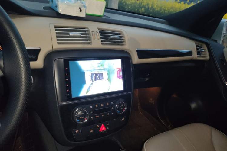 Used Mercedes-Benz R-Class 2014 R 400 4MATIC Business Model Audio And AC Panel