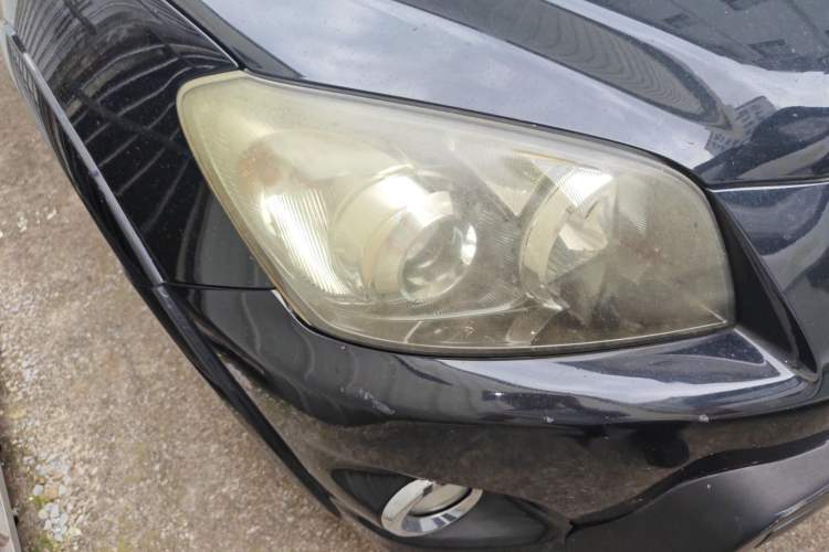 Used Toyota RAV4 2012 Luxurious 2.4L Automatic 4x4 with Stylish Features