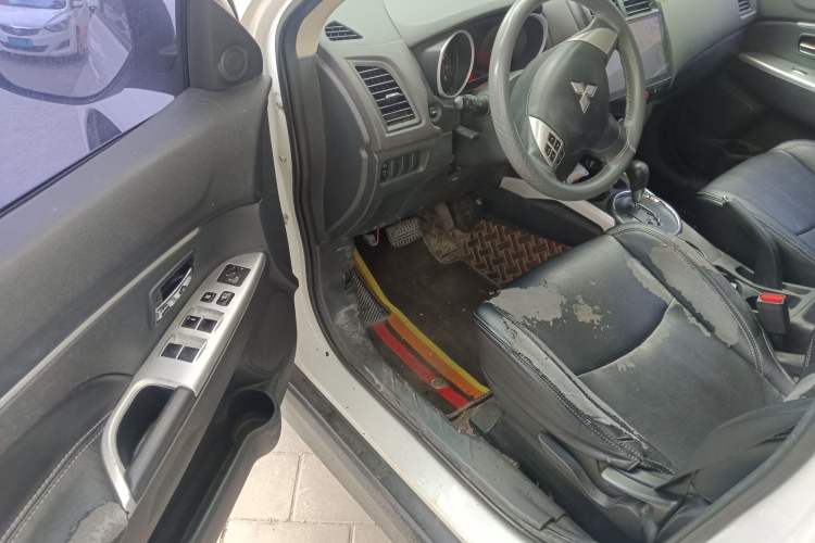 Used Mitsubishi ASX 2016 2.0L CVT Two-Wheel Drive Excellence Edition Driver Seat