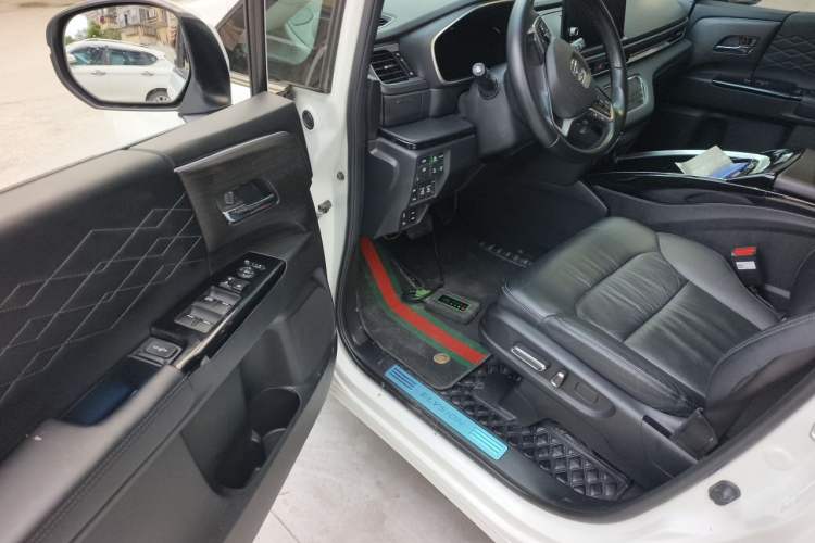 Used Honda Elysion 2022 2.0L eHEV Luxury Edition Driver Seat