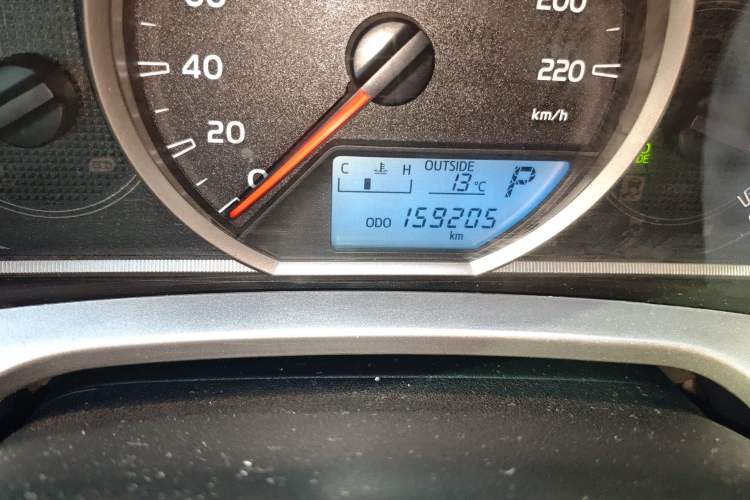 Used Toyota RAV4 2015 2.5L Automatic 4x4 Elite Edition Odometer Close Up