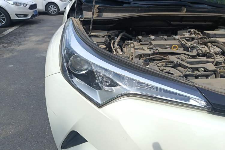 Used Toyota C-HR 2018 2.0L Leading with Sunroof China VI Standard Right Front Headlight