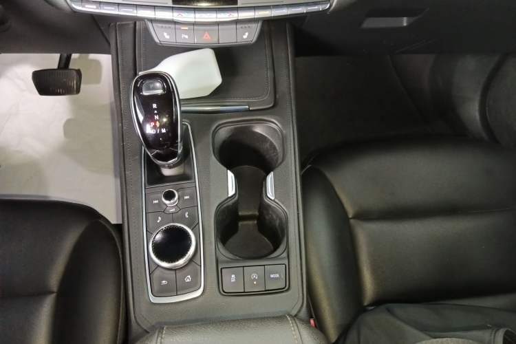 Used Cadillac XT4 2021 28T Two-Wheel Drive Luxury Version Gear Lever