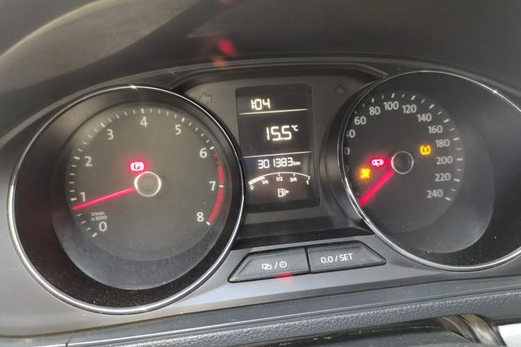 Used Volkswagen Lavida 2015 1.6L Manual Comfort Edition Odometer Close Up