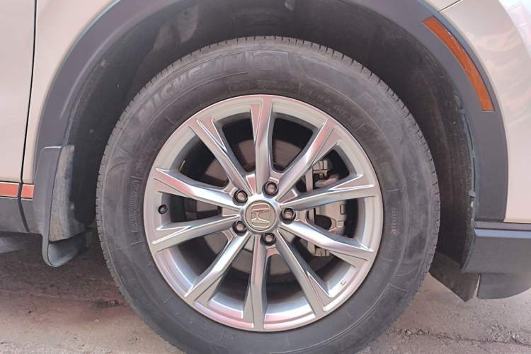 Used Honda CR-V 2023 240TURBO Two-Wheel Drive Deluxe Edition 7 Seats Right Front Wheel Hub