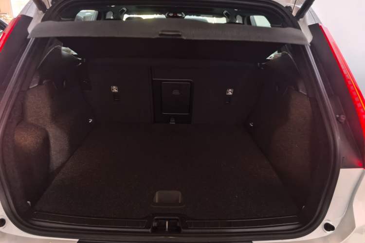 Used Volvo XC40 2025 B3 Smart & Luxurious Edition