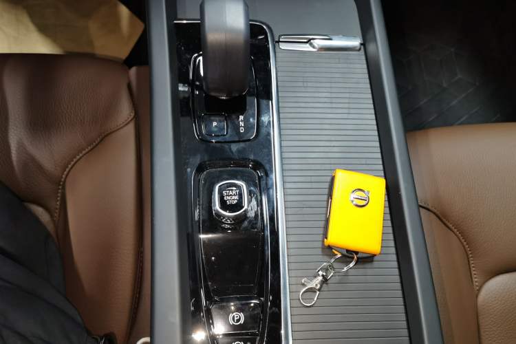 Used Volvo XC60 2025 B5 4x4 Smart Luxury Edition