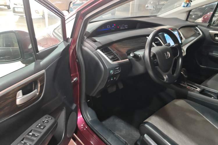 Used Honda Jade 2017 1.8L automatic Comfort version 5 seats Driver Seat