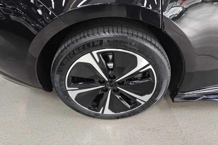 Used Nio ET5T 2025 75 kWh Touring Right Rear Wheel Hub