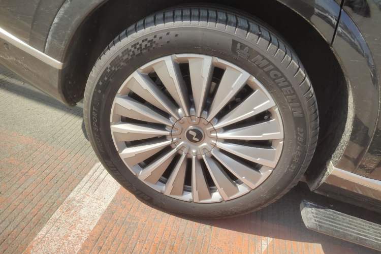 Used ONVO Luxeed L90 2025 Model—Max Six-Seater Version
