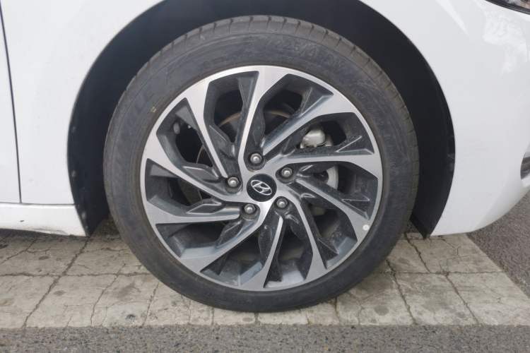 Used Hyundai Elantra (6th Generation / Lingdong) 2019 1.5L CVT ZhiXuan – Elite Version Right Front Wheel Hub