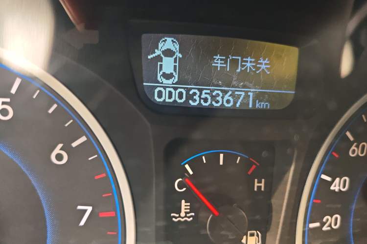 Used Hyundai Celesta 2011 1.6L Automatic Luxury Version Odometer Close Up