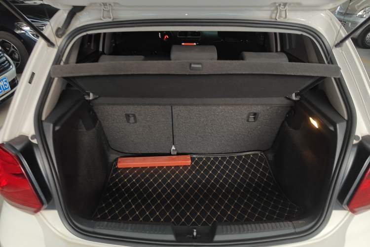 Used Volkswagen Polo 2014 1.6L Automatic Comfort Edition
