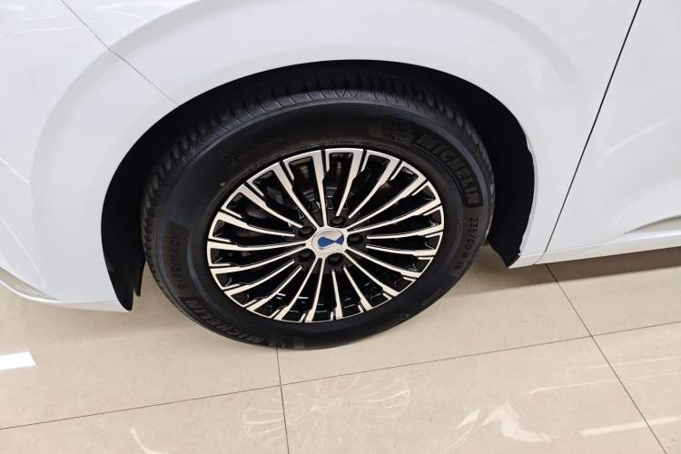 Used Denza D9 2024 DM-i 1050 Luxury Model
