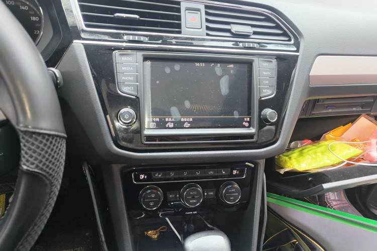 Used Volkswagen Tiguan L 2018 330TSI Automatic Two-Wheel Drive Luxury Edition Audio And AC Panel