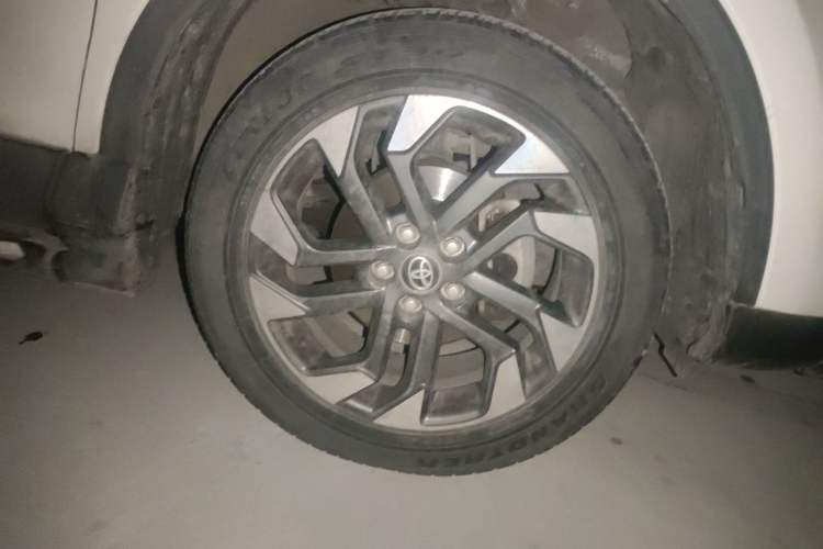 Used Toyota RAV4 2018 2.5L Automatic 4x4 Elite i Edition Right Front Wheel Hub