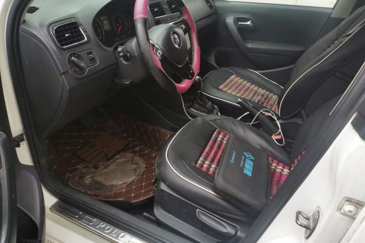 Used Volkswagen Polo 2016 1.6L Automatic Comfort Model Interior 3