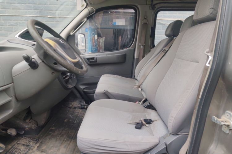 Used SAIC MAXUS Xintu V80 2016 2.5T Manual Aoyuntong National IV Short Wheelbase Mid-Roof 6-Seater Left Front Seat