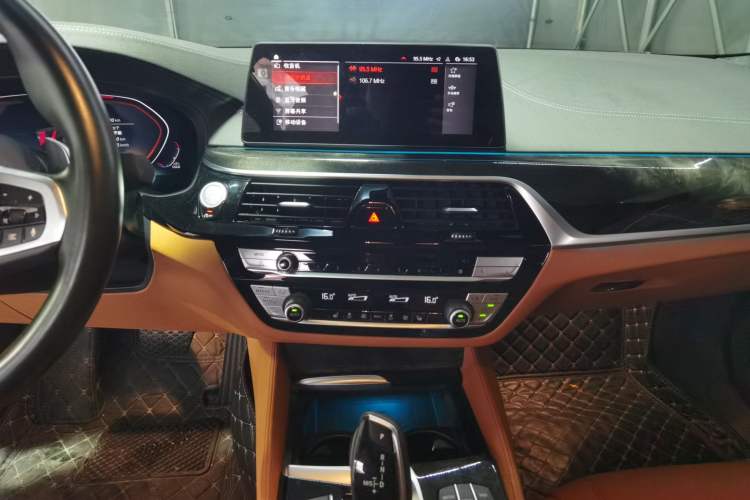 Used BMW 5 Series 2020 530Li Leading Model M Sport Package Audio And AC Panel