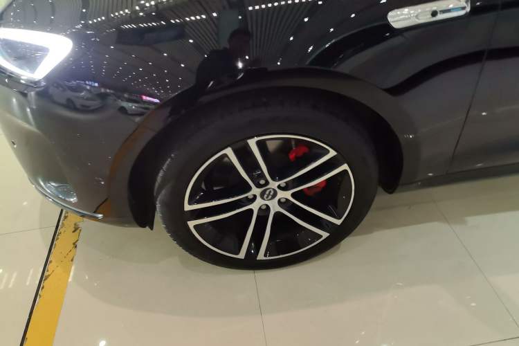 Used Hima AITO M5 2023 Extended-Range Four-Wheel Drive Intelligent Driving Version Left Front Wheel Hub