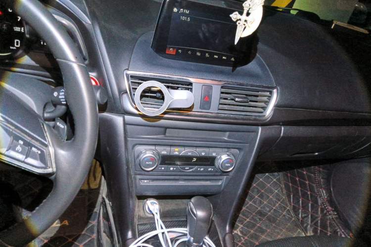 Used Mazda 3 Axela 2017 Hatchback 2.0L Automatic Sport Model China V Emission Standard Audio And AC Panel