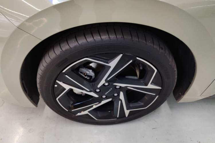 Used Lynk & Co 07 2024 EM-P 126 Long-Range Halo