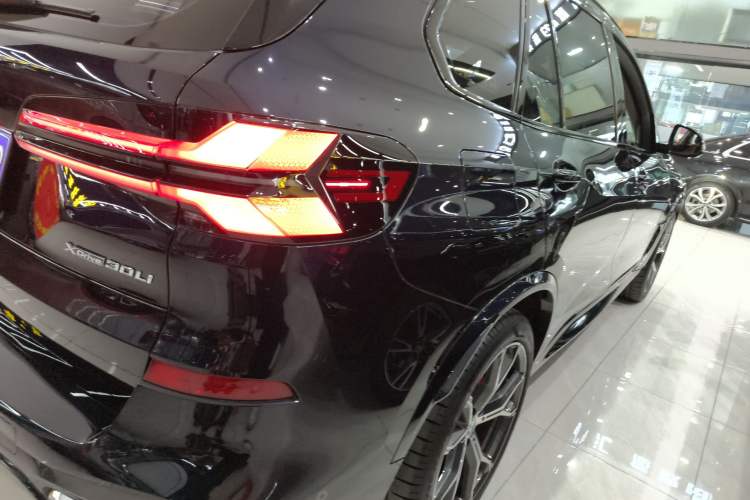 Used BMW X5 2023 xDrive 30Li Luxury M Sport Night Edition Package
