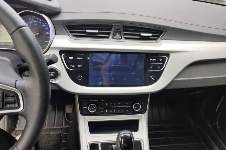 Used Geely Auto Vision 2018 1.5L Automatic Happiness Edition Audio And AC Panel