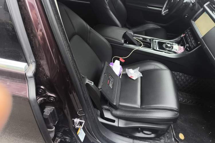 Used Jaguar XFL 2020 XFL 2.0T P200 Two-Wheel-Drive Windflower Edition Right Front Seat